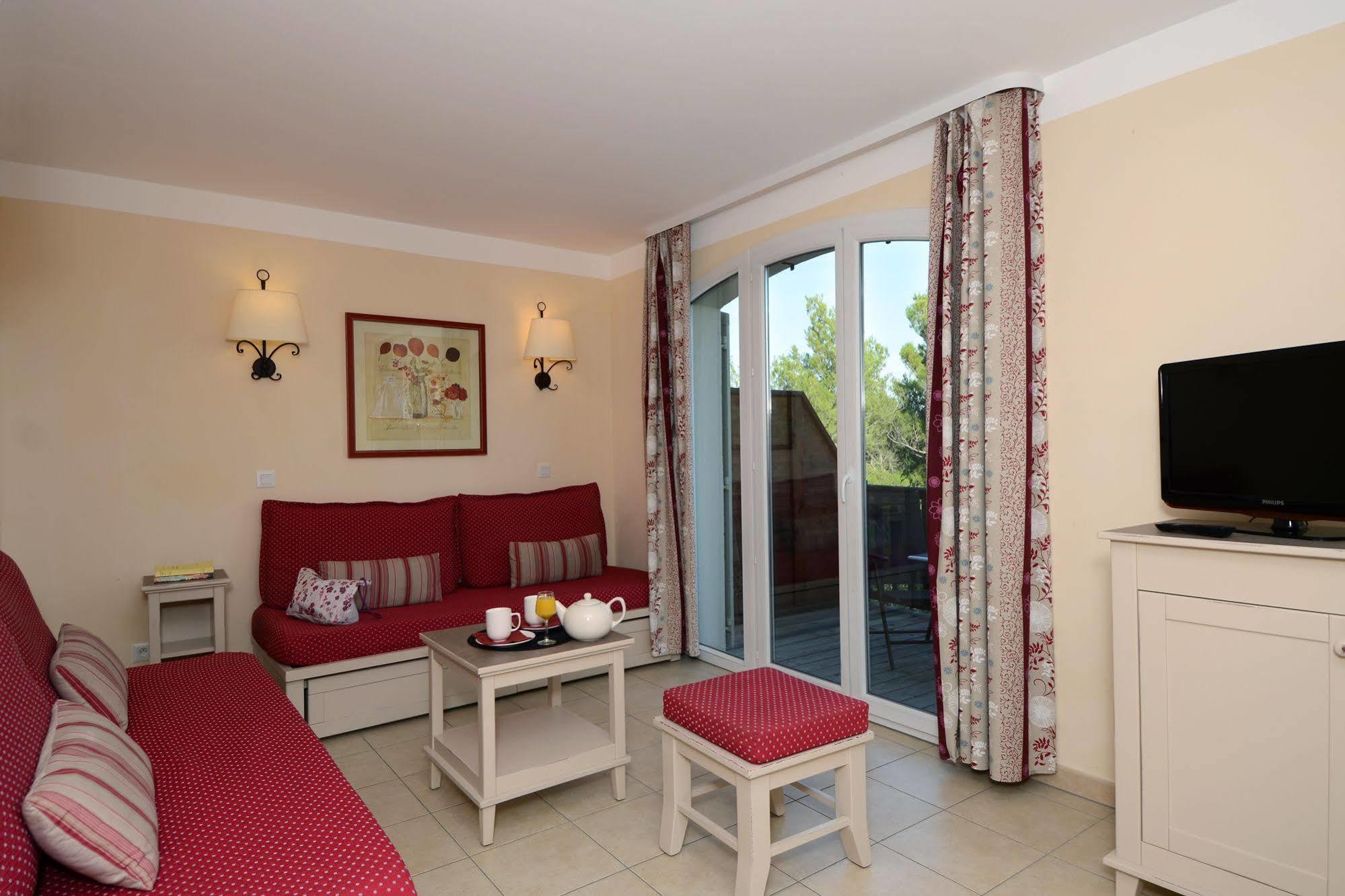 Residence Pierre & Vacances Les Coteaux De Pont-Royal Mallemort Buitenkant foto