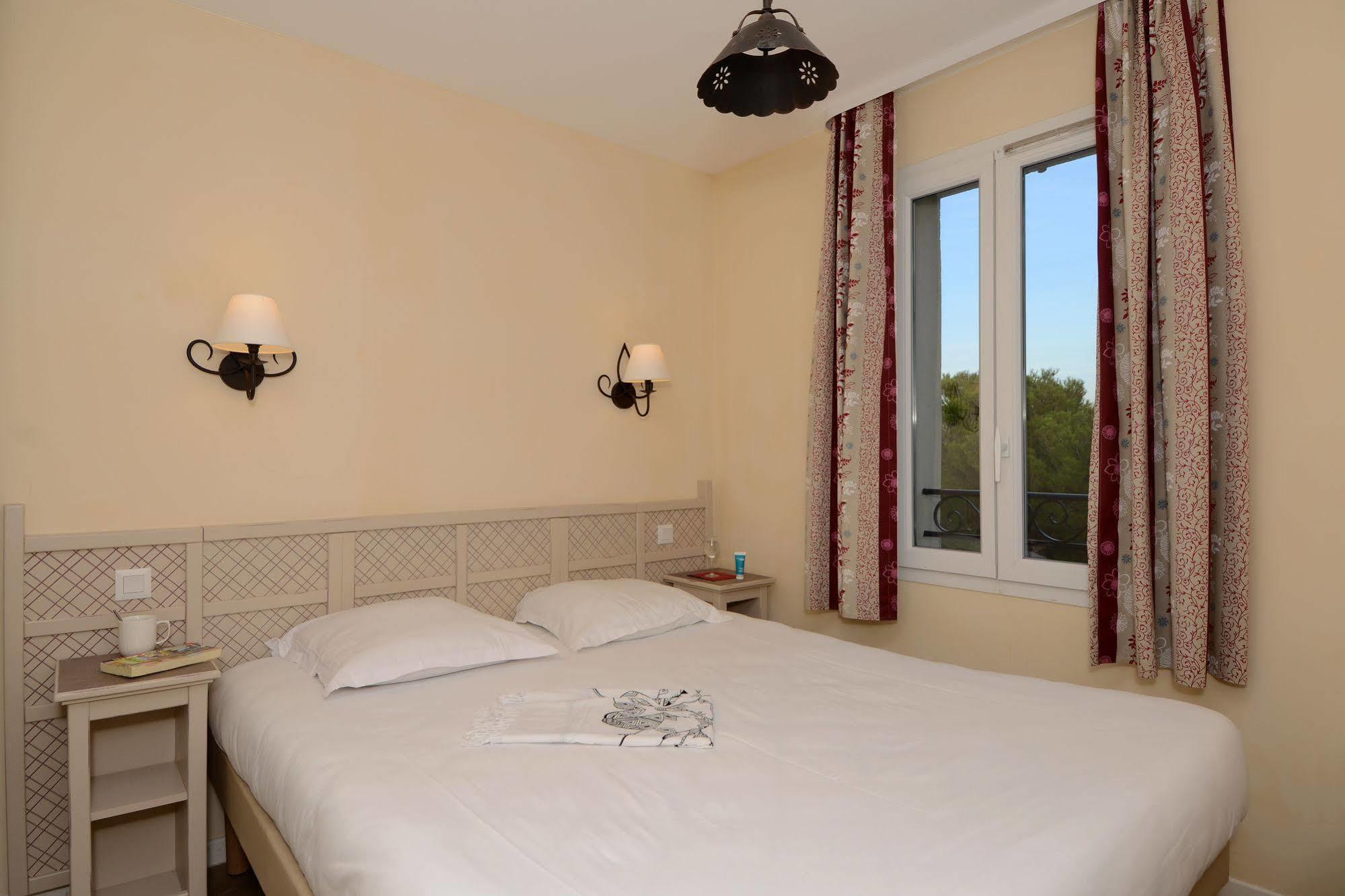 Residence Pierre & Vacances Les Coteaux De Pont-Royal Mallemort Buitenkant foto